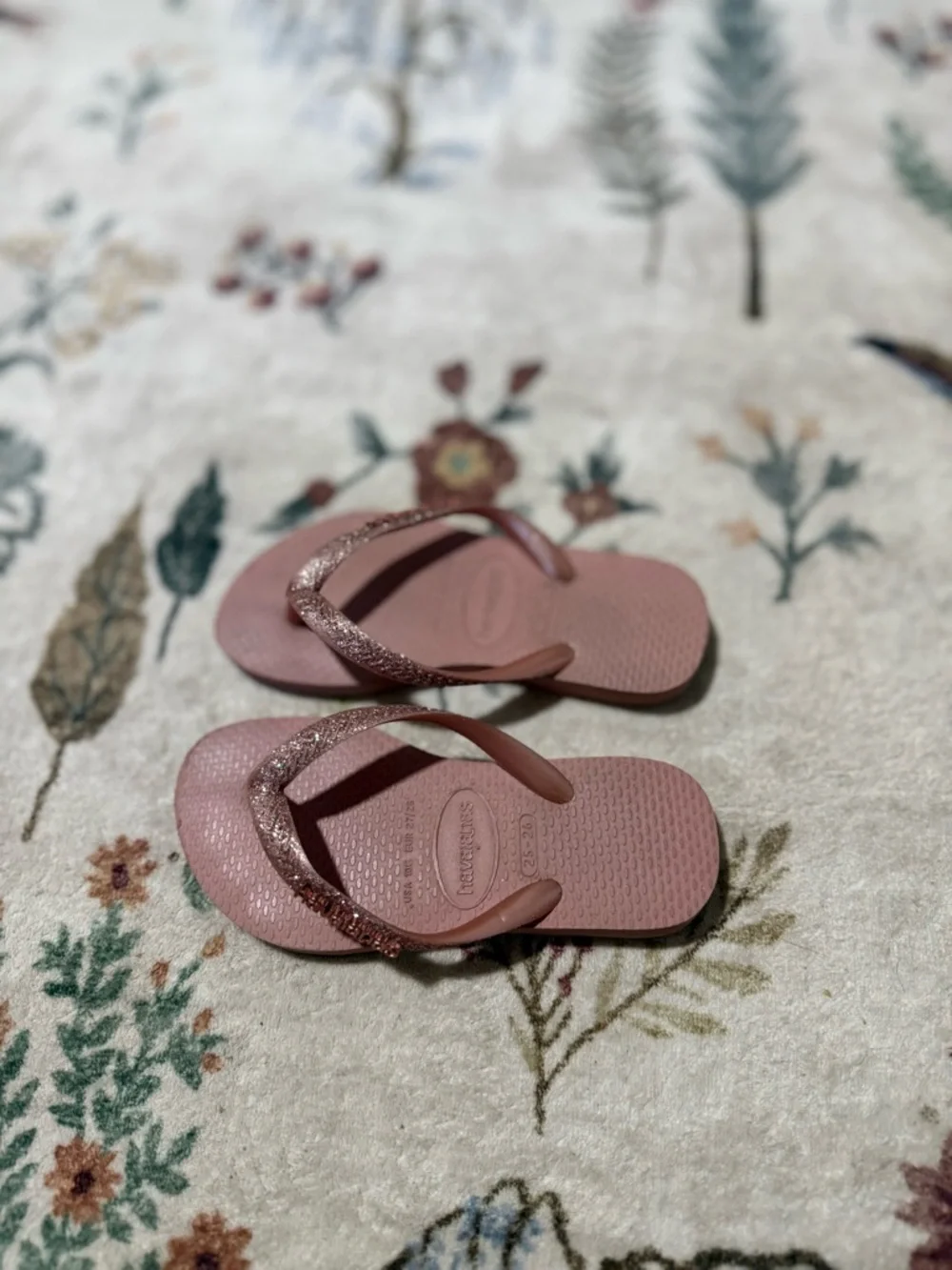 Havaianas girls Glitter Strap Flip Flops - Dusty Rose 10c
